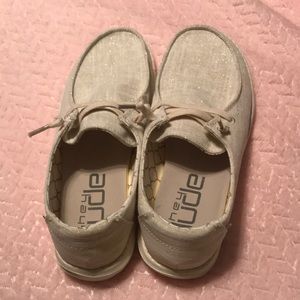 Women’s Hey Dudes size 8 brand new